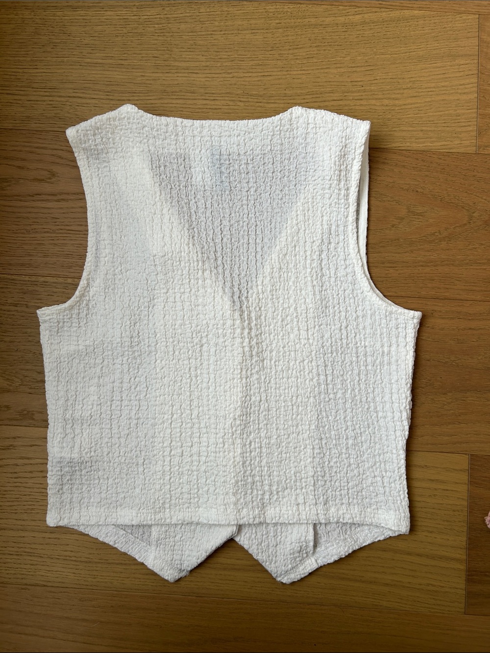 H&M White Textured Button-Front Sleeveless Vest - Picture 2 of 4